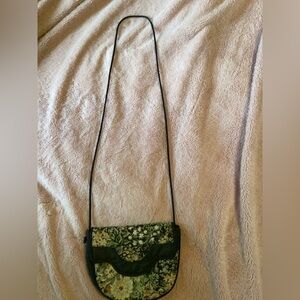 World Fashion Right Black Floral Tapestry Crossbody Purse